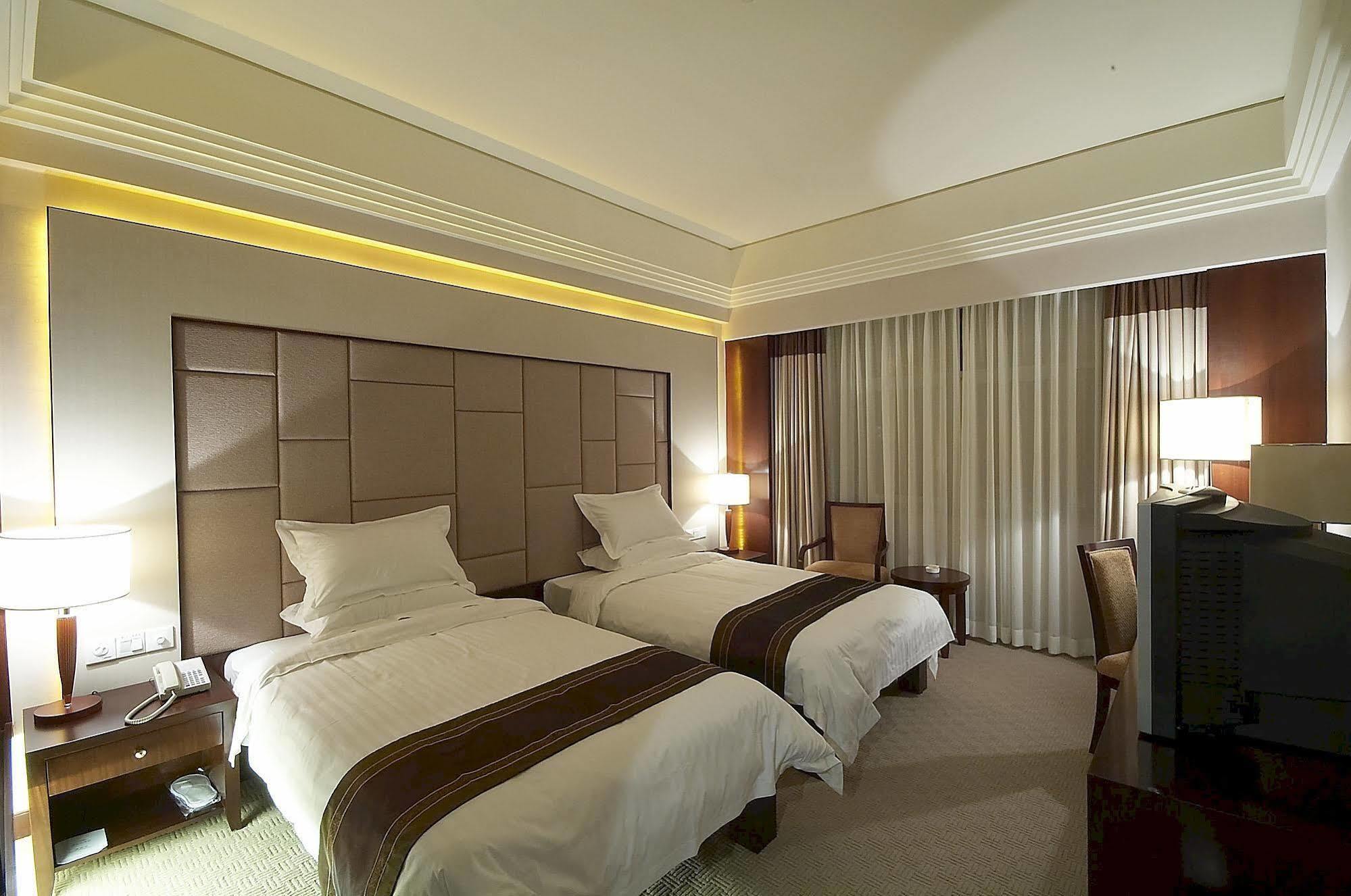 Guangzhou Huadu New Phoenix Hotel Экстерьер фото