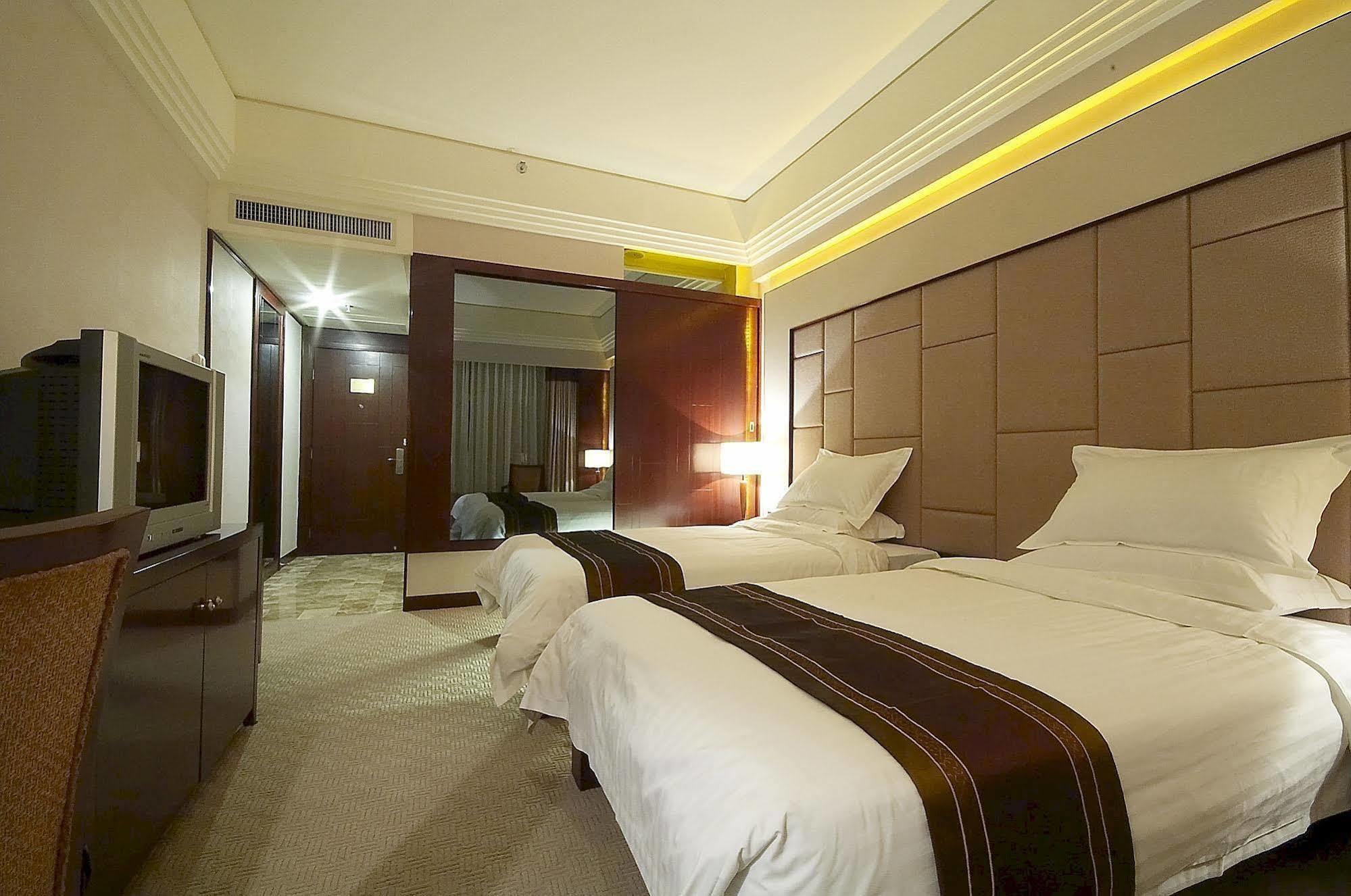 Guangzhou Huadu New Phoenix Hotel Экстерьер фото